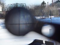 Взгляд внутрь искателя с перекрестием